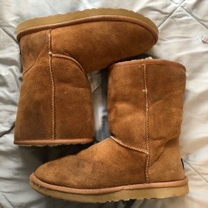 Classic short UGG boots